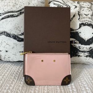 Auth. Louis Vuitton Large Pink Patent Card Holder✨